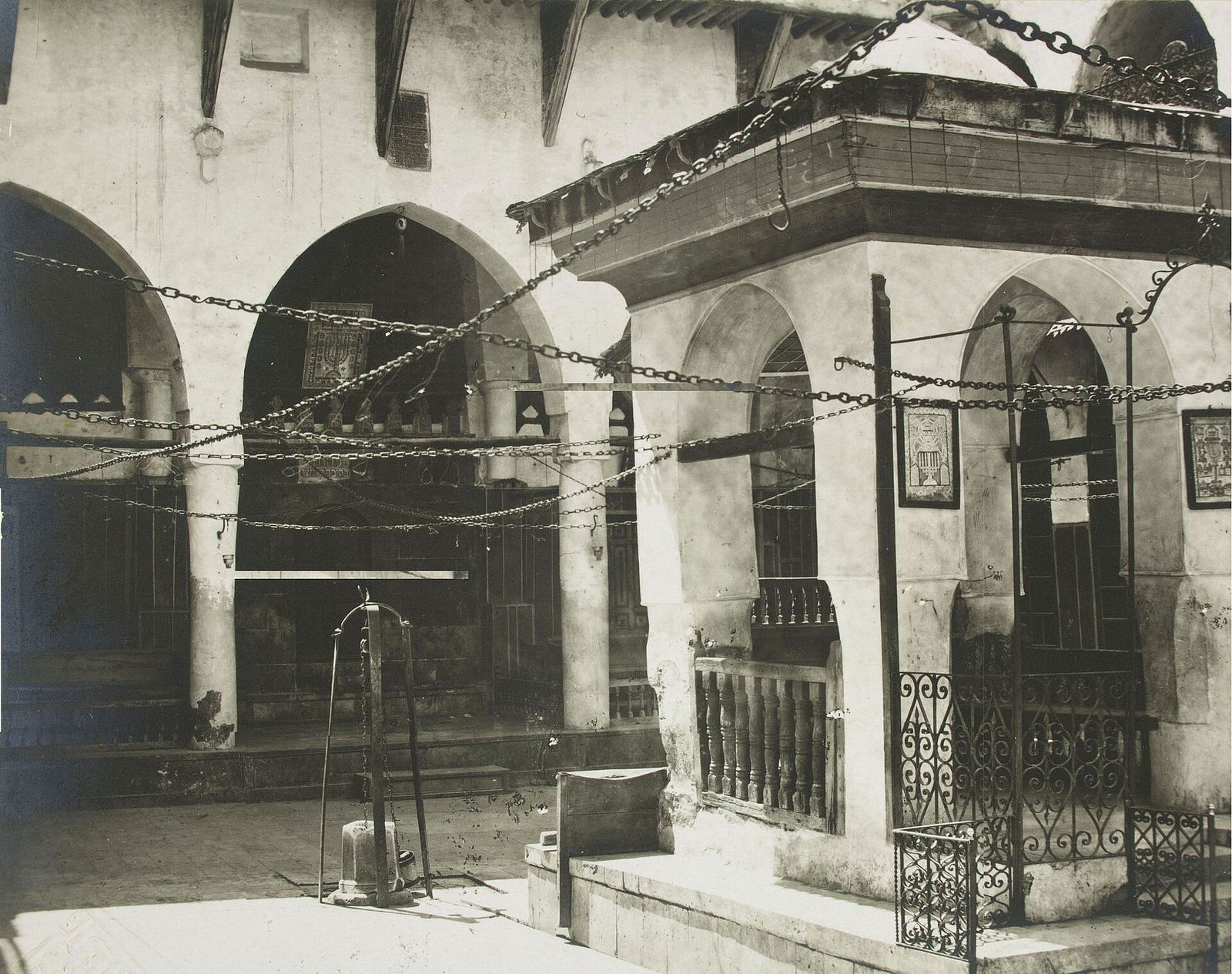 Arched courtyard of the Great Synagogue of Aleppo, photographed in the early twentieth century